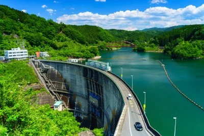 無料壁紙 青蓮寺ダム展望台からの眺め。PCとデスクトップ壁紙に最適な4K高画質の無料壁紙。三重県名張市の青蓮寺湖で撮影したフリー写真素材