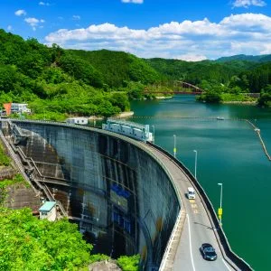 無料壁紙 青蓮寺ダム展望台からの眺め。PCとデスクトップ壁紙に最適な4K高画質の無料壁紙。三重県名張市の青蓮寺湖で撮影したフリー写真素材