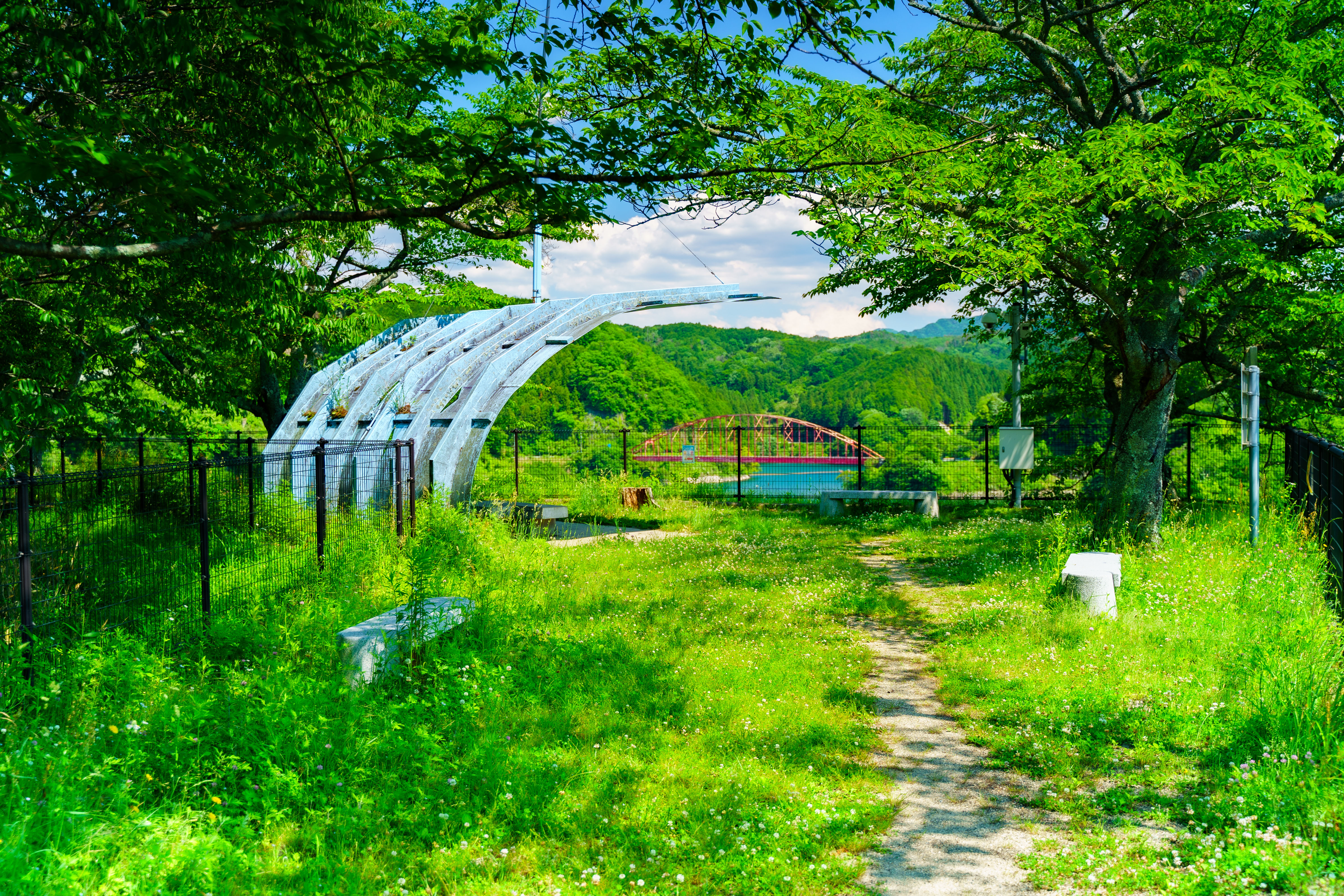 青蓮寺ダム展望台の広場(三重県名張市・青蓮寺湖)