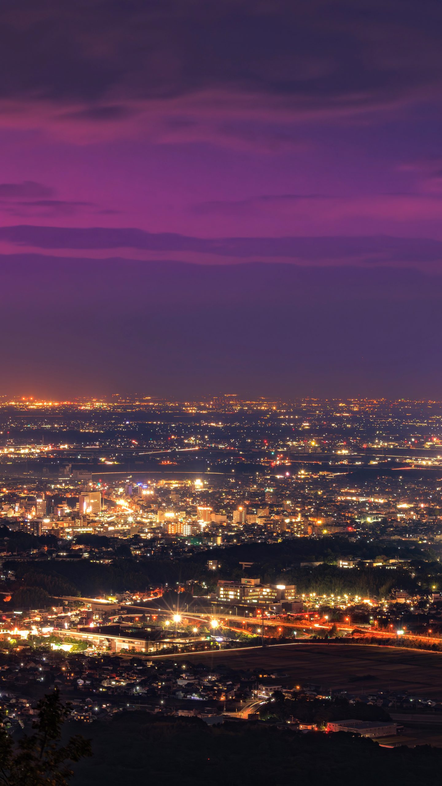 無料壁紙 マジックアワーと伊勢平野の夜景。PCとデスクトップ壁紙に最適な4K高画質の無料壁紙。三重県伊勢市の一宇田展望台で撮影したフリー写真素材