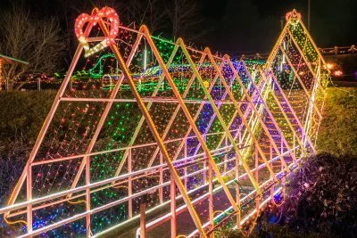 無料壁紙 ハートで始まる光のトンネル。PCとデスクトップ壁紙に最適な4K高画質の無料壁紙。三重県紀宝町の光の祭典 in 紀宝で撮影したフリー写真素材