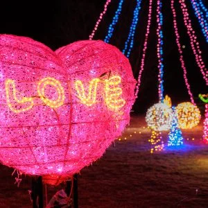 無料壁紙 LOVEイルミネーション。PCとデスクトップ壁紙に最適な4K高画質の無料壁紙。三重県紀宝町の光の祭典 in 紀宝で撮影したフリー写真素材