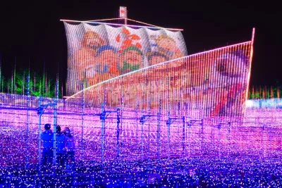 無料壁紙 天空の船「七福神」。PCとデスクトップ壁紙に最適な4K高画質の無料壁紙。三重県桑名市のなばなの里で撮影したフリー写真素材