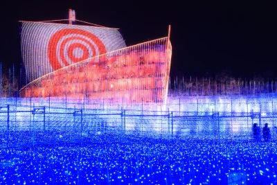 無料壁紙 天空の船「帆に映る巨大な的」。PCとデスクトップ壁紙に最適な4K高画質の無料壁紙。三重県桑名市のなばなの里で撮影したフリー写真素材