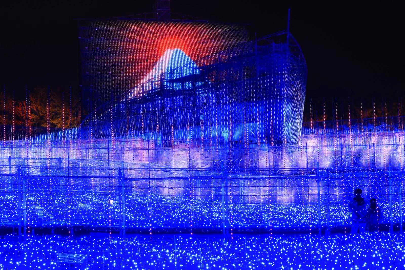 無料壁紙 天空の船「富士山」。PCとデスクトップ壁紙に最適な4K高画質の無料壁紙。三重県桑名市のなばなの里で撮影したフリー写真素材