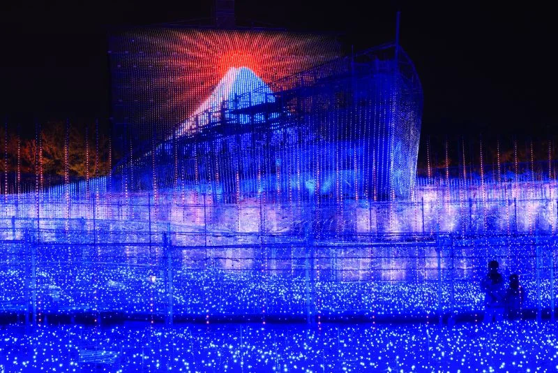 無料壁紙 天空の船「富士山」。PCとデスクトップ壁紙に最適な4K高画質の無料壁紙。三重県桑名市のなばなの里で撮影したフリー写真素材