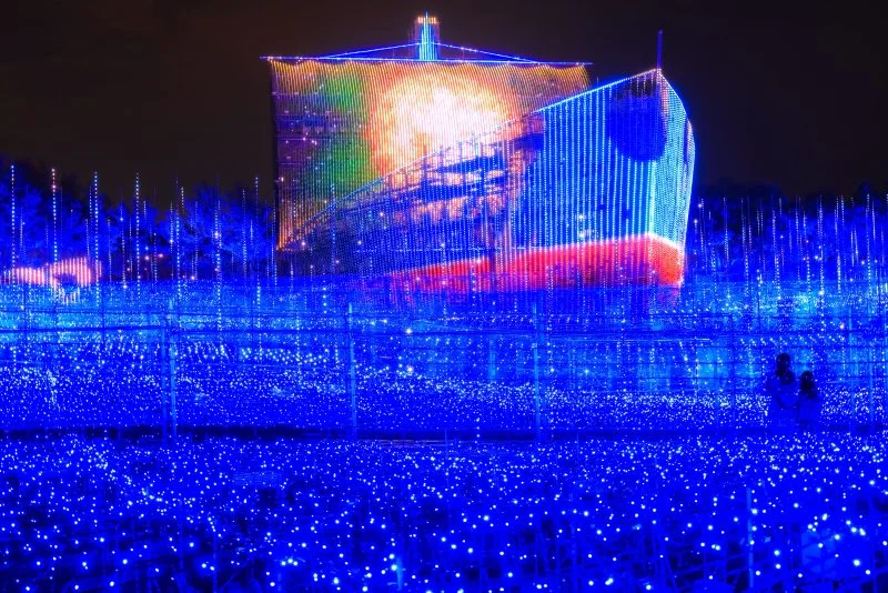 無料壁紙 天空の船「宇宙への旅」。PCとデスクトップ壁紙に最適な4K高画質の無料壁紙。三重県桑名市のなばなの里で撮影したフリー写真素材