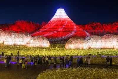 無料壁紙 赤く輝く名峰富士。PCとデスクトップ壁紙に最適な4K高画質の無料壁紙。三重県桑名市のなばなの里で撮影したフリー写真素材