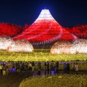 無料壁紙 赤く輝く名峰富士。PCとデスクトップ壁紙に最適な4K高画質の無料壁紙。三重県桑名市のなばなの里で撮影したフリー写真素材