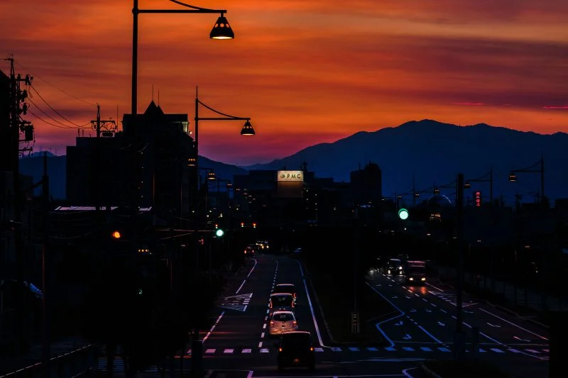 無料壁紙 魔界のような夕焼け。PCとデスクトップ壁紙に最適な4K高画質の無料壁紙。三重県津市の津なぎさまちで撮影したフリー写真素材