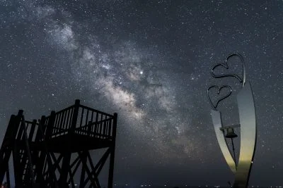 無料壁紙 天の川。PCとデスクトップ壁紙に最適な4K高画質の無料壁紙。三重県南伊勢町の鵜倉園地で撮影したフリー写真素材