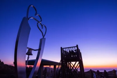 無料壁紙 見江島展望台の朝焼け。PCとデスクトップ壁紙に最適な4K高画質の無料壁紙。三重県南伊勢町の鵜倉園地で撮影したフリー写真素材