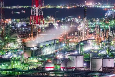 無料壁紙 コンビナートの鼓動。PCとデスクトップ壁紙に最適な4K高画質の無料壁紙。三重県四日市市の四日市コンビナートで撮影したフリー写真素材