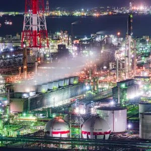 無料壁紙 コンビナートの鼓動。PCとデスクトップ壁紙に最適な4K高画質の無料壁紙。三重県四日市市の四日市コンビナートで撮影したフリー写真素材