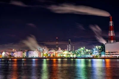 無料壁紙 霞ヶ浦のうごめく煙。PCとデスクトップ壁紙に最適な4K高画質の無料壁紙。三重県四日市市の四日市コンビナートで撮影したフリー写真素材