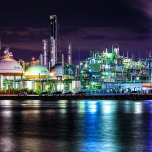 無料壁紙 虹色リフレクション。PCとデスクトップ壁紙に最適な4K高画質の無料壁紙。三重県四日市市の四日市コンビナートで撮影したフリー写真素材