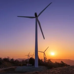 無料壁紙 風車と朝焼け。PCとデスクトップ壁紙に最適な4K高画質の無料壁紙。三重県度会町の度会ウィンドファームで撮影したフリー写真素材