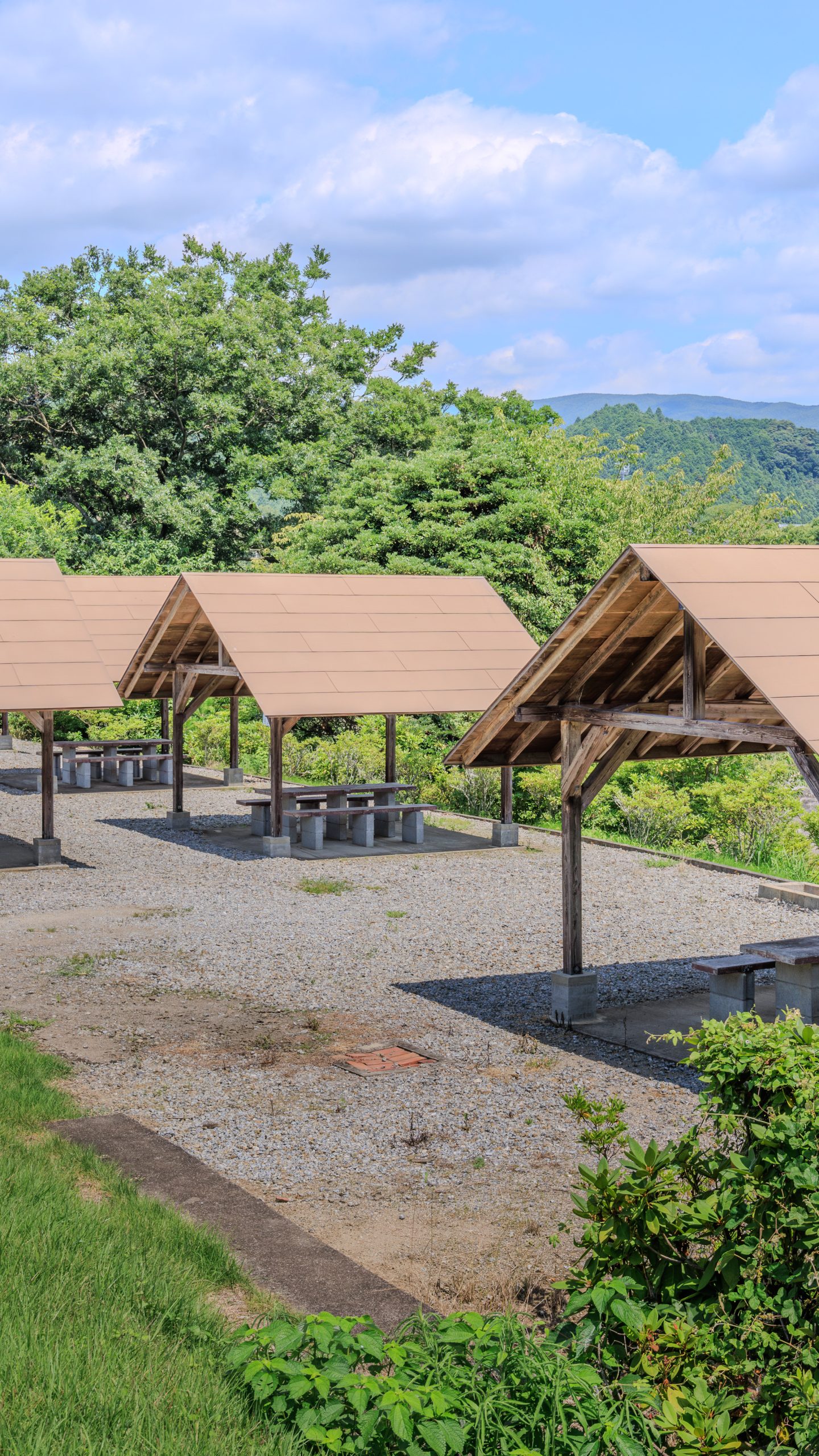 屋根ありのBBQスペースたち(三重県津市・リバーパーク真見)
