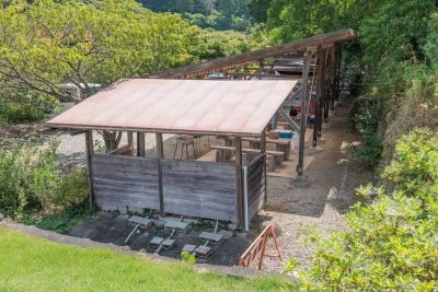 無料壁紙 台所が近くにあるBBQスペース。PCとデスクトップ壁紙に最適な4K高画質の無料壁紙。三重県津市のリバーパーク真見で撮影したフリー写真素材