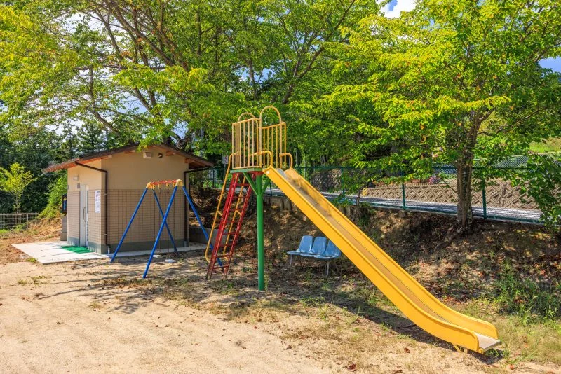 無料壁紙 公園の遊具。PCとデスクトップ壁紙に最適な4K高画質の無料壁紙。三重県伊賀市の西山の棚田で撮影したフリー写真素材