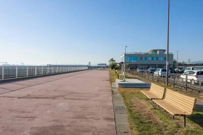 無料壁紙 第一駐車場とターミナルと遊歩道。PCとデスクトップ壁紙に最適な4K高画質の無料壁紙。三重県津市の津エアポートラインで撮影したフリー写真素材