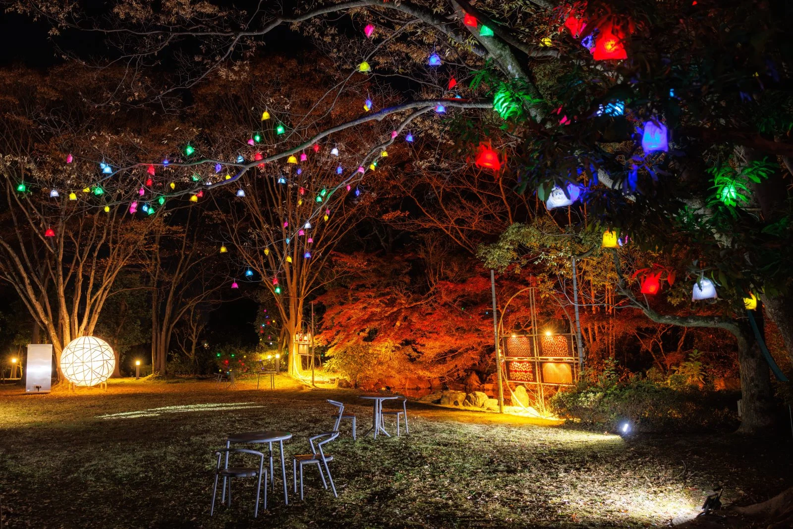 無料壁紙 メイン会場の日本庭園。PCとデスクトップ壁紙に最適な4K高画質の無料壁紙。三重県津市のそうぶんの月灯りで撮影したフリー写真素材