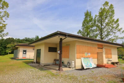かつては売店だった建物（三重県津市・東青山 四季の里）