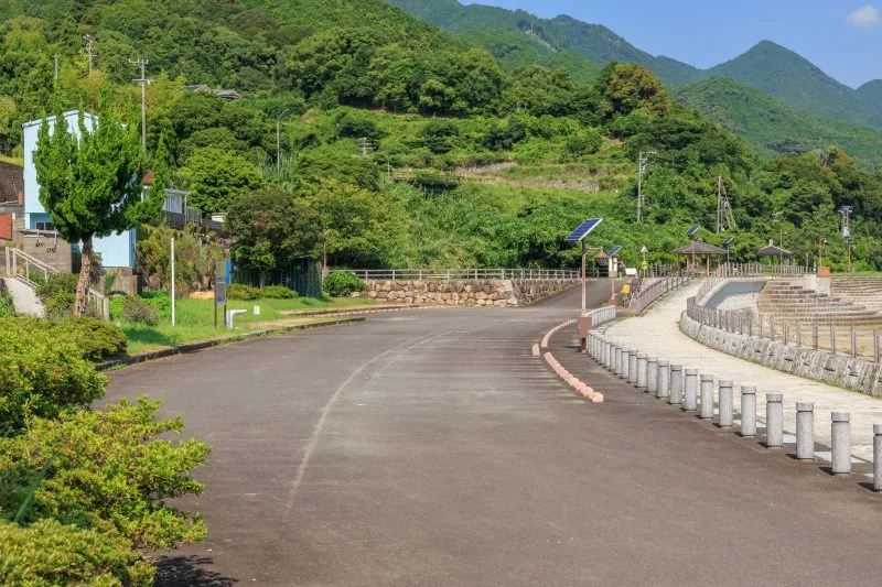 無料壁紙 新鹿海岸公園 大駐車場。PCとデスクトップ壁紙に最適な4K高画質の無料壁紙。三重県熊野市の新鹿海水浴場で撮影したフリー写真素材