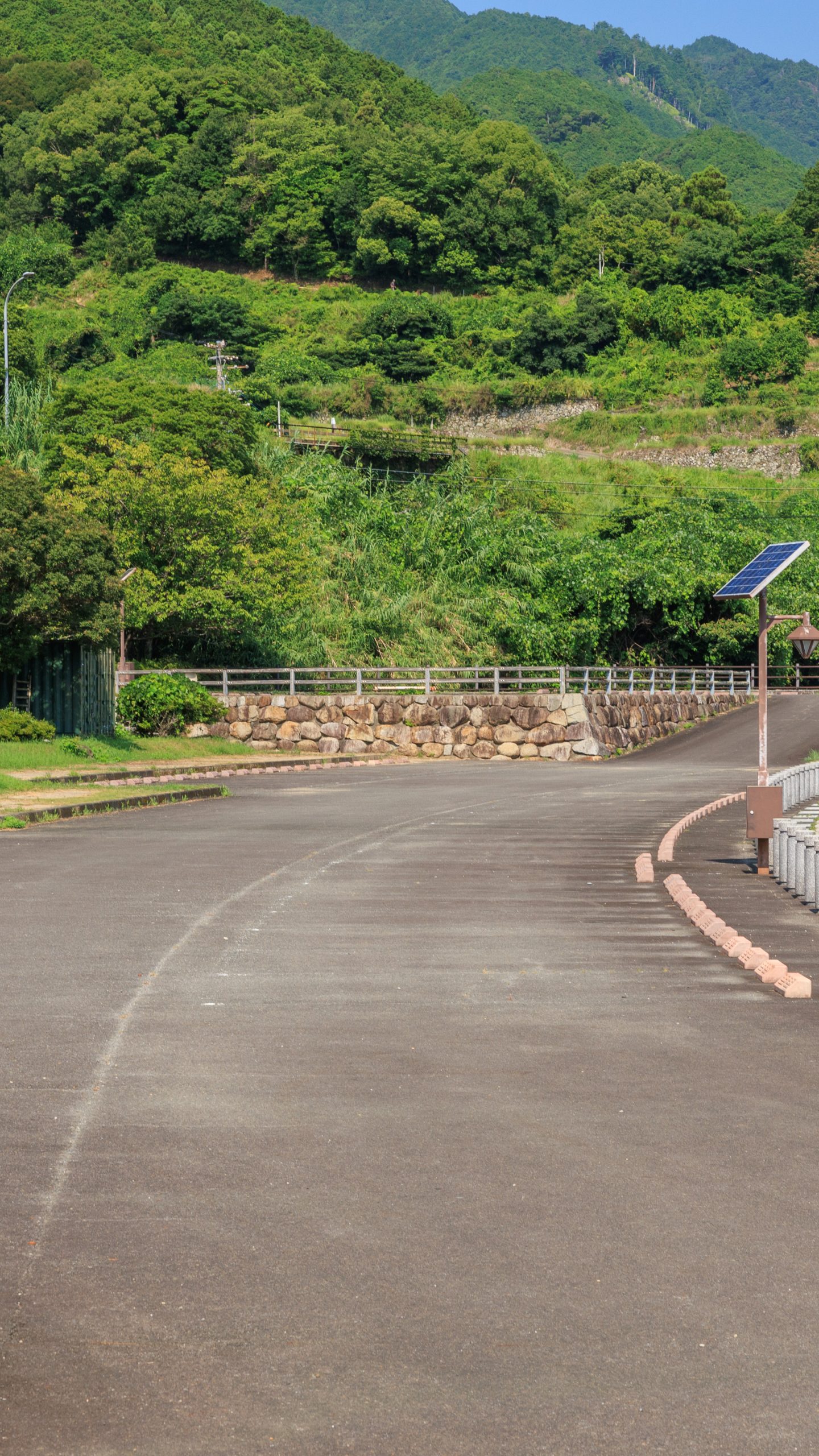 無料壁紙 新鹿海岸公園 大駐車場。PCとデスクトップ壁紙に最適な4K高画質の無料壁紙。三重県熊野市の新鹿海水浴場で撮影したフリー写真素材
