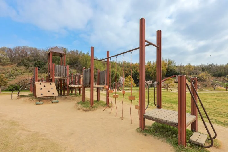 無料壁紙 アスレチック。PCとデスクトップ壁紙に最適な4K高画質の無料壁紙。三重県津市の中勢グリーンパークで撮影したフリー写真素材