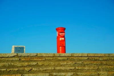 無料壁紙 青空と天空のポスト。PCとデスクトップ壁紙に最適な4K高画質の無料壁紙。三重県伊勢市の伊勢志摩スカイラインで撮影したフリー写真素材