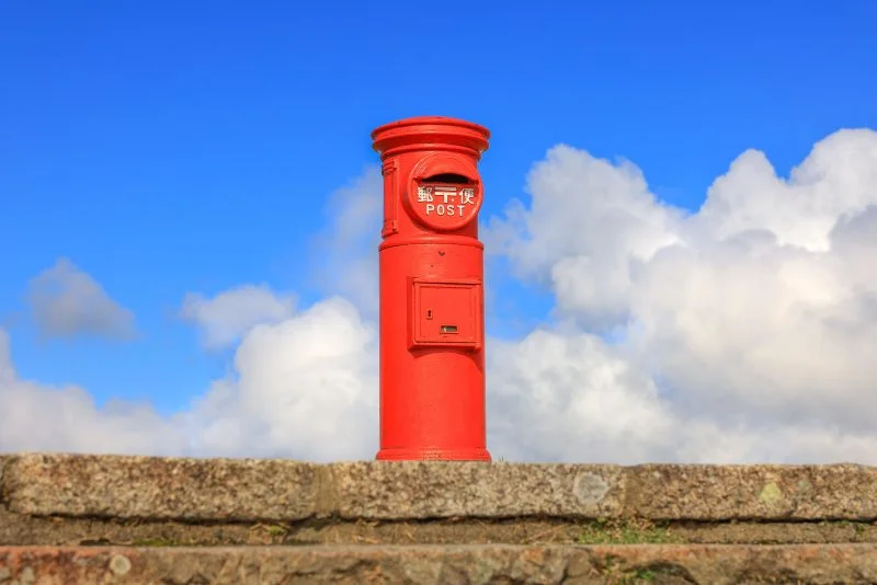 無料壁紙 天空のポストと夏雲。PCとデスクトップ壁紙に最適な4K高画質の無料壁紙。三重県伊勢市の伊勢志摩スカイラインで撮影したフリー写真素材