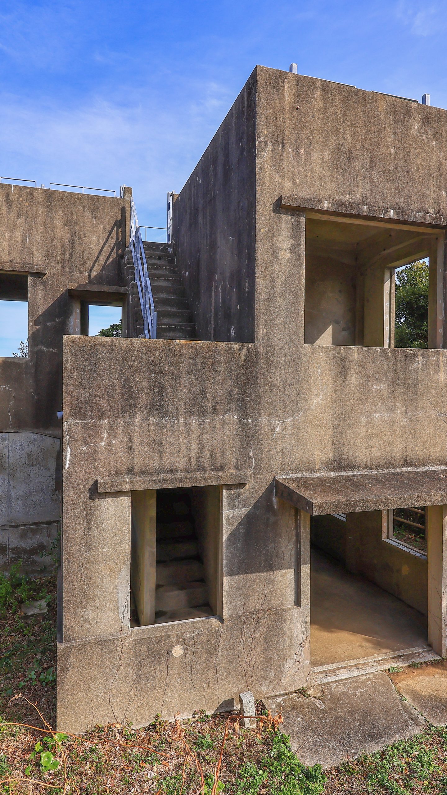監的哨跡の建物全体(三重県鳥羽市・神島)