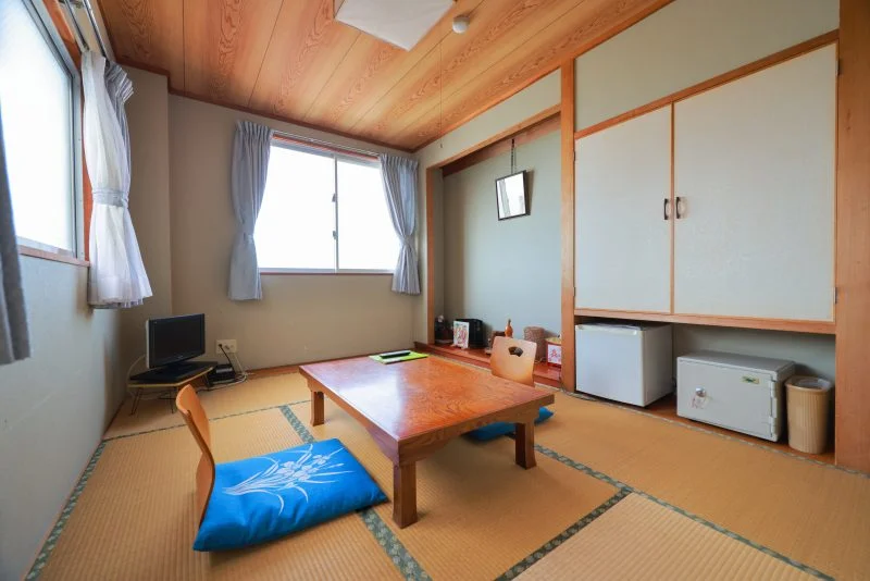 無料壁紙 山海荘の客室。PCとデスクトップ壁紙に最適な4K高画質の無料壁紙。三重県鳥羽市の神島で撮影したフリー写真素材