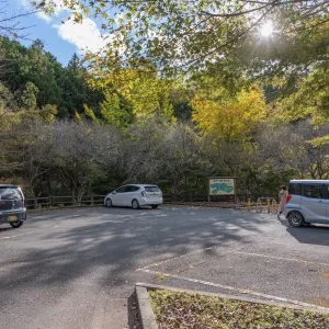 無料壁紙 丸山公園の駐車場。PCとデスクトップ壁紙に最適な4K高画質の無料壁紙。三重県大台町の丸山公園のドウダンツツジで撮影したフリー写真素材