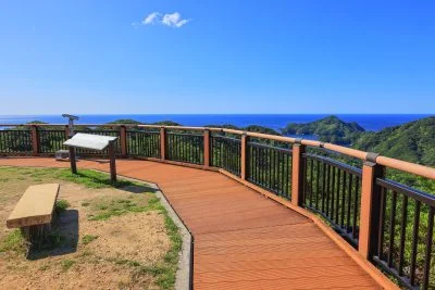 無料壁紙 展望台から眺めるリアス海岸。PCとデスクトップ壁紙に最適な4K高画質の無料壁紙。三重県南伊勢町の見江島展望台で撮影したフリー写真素材