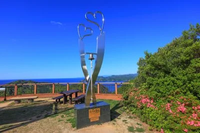 無料壁紙 鐘を鳴らせるハートのオブジェ。PCとデスクトップ壁紙に最適な4K高画質の無料壁紙。三重県南伊勢町の見江島展望台で撮影したフリー写真素材