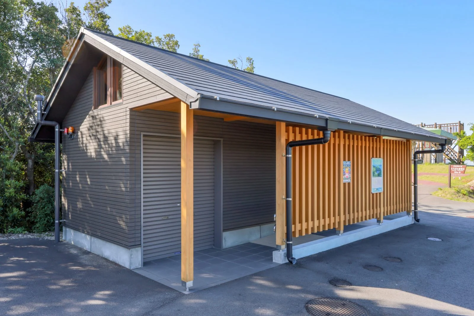 無料壁紙 公衆トイレ。PCとデスクトップ壁紙に最適な4K高画質の無料壁紙。三重県南伊勢町の見江島展望台で撮影したフリー写真素材