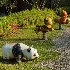 無料壁紙 ノスタルジーなアニマル遊具。PCとデスクトップ壁紙に最適な4K高画質の無料壁紙。三重県大紀町の野原農村公園で撮影したフリー写真素材