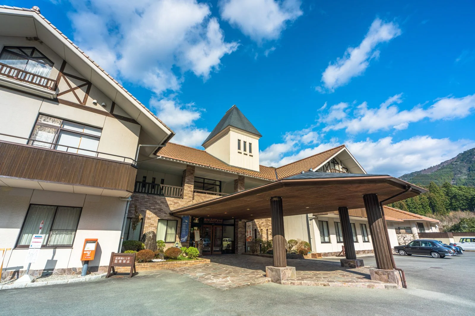 無料壁紙 奥伊勢フォレストピアの入り口。PCとデスクトップ壁紙に最適な4K高画質の無料壁紙。三重県大台町の奥伊勢フォレストピアで撮影したフリー写真素材