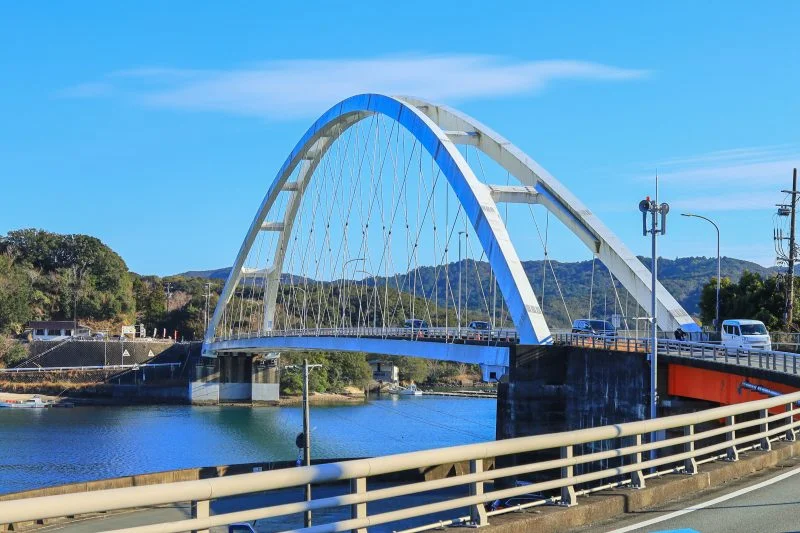 無料壁紙 麻生の浦大橋。PCとデスクトップ壁紙に最適な4K高画質の無料壁紙。三重県鳥羽市のパールロードで撮影したフリー写真素材