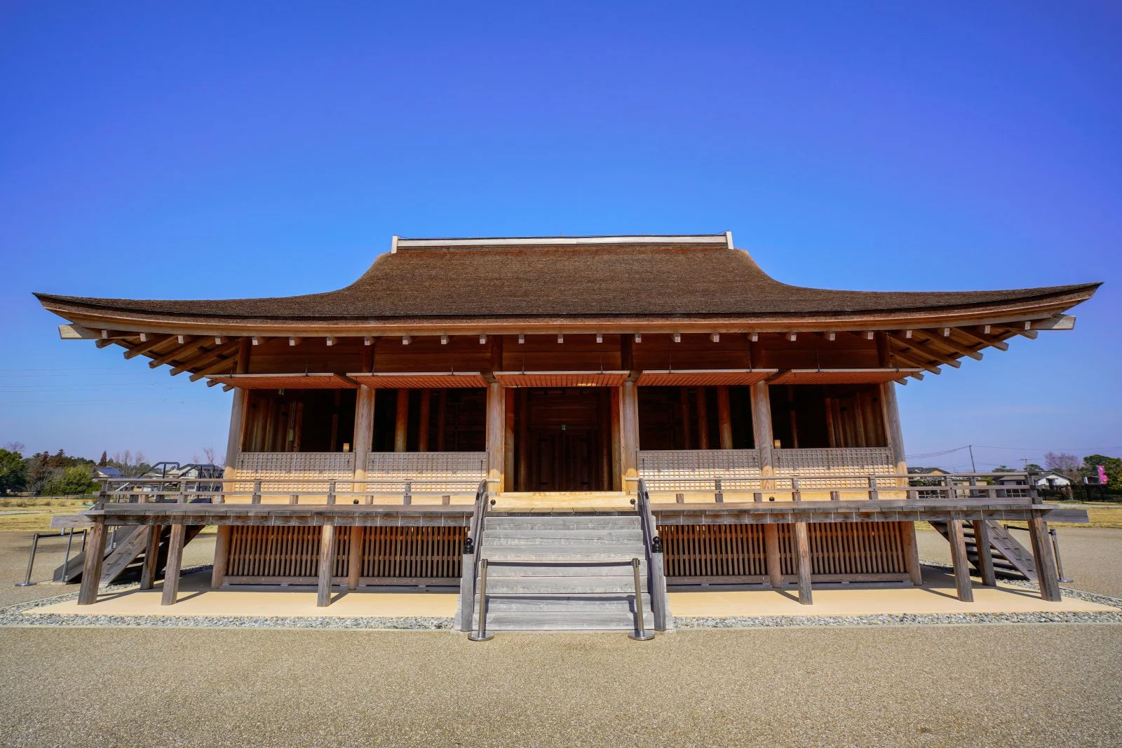 無料壁紙 正殿の正面。PCとデスクトップ壁紙に最適な4K高画質の無料壁紙。三重県明和町のさいくう平安の杜で撮影したフリー写真素材