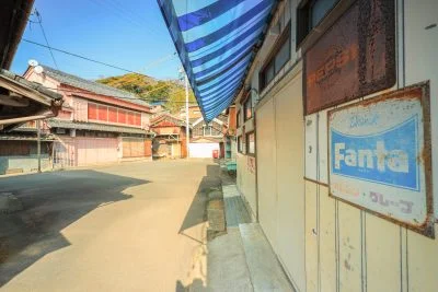 無料壁紙 懐かしい看板。PCとデスクトップ壁紙に最適な4K高画質の無料壁紙。三重県鳥羽市の坂手島で撮影したフリー写真素材