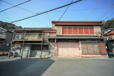 無料壁紙 隆さんの生家（村万商店）。PCとデスクトップ壁紙に最適な4K高画質の無料壁紙。三重県鳥羽市の坂手島で撮影したフリー写真素材