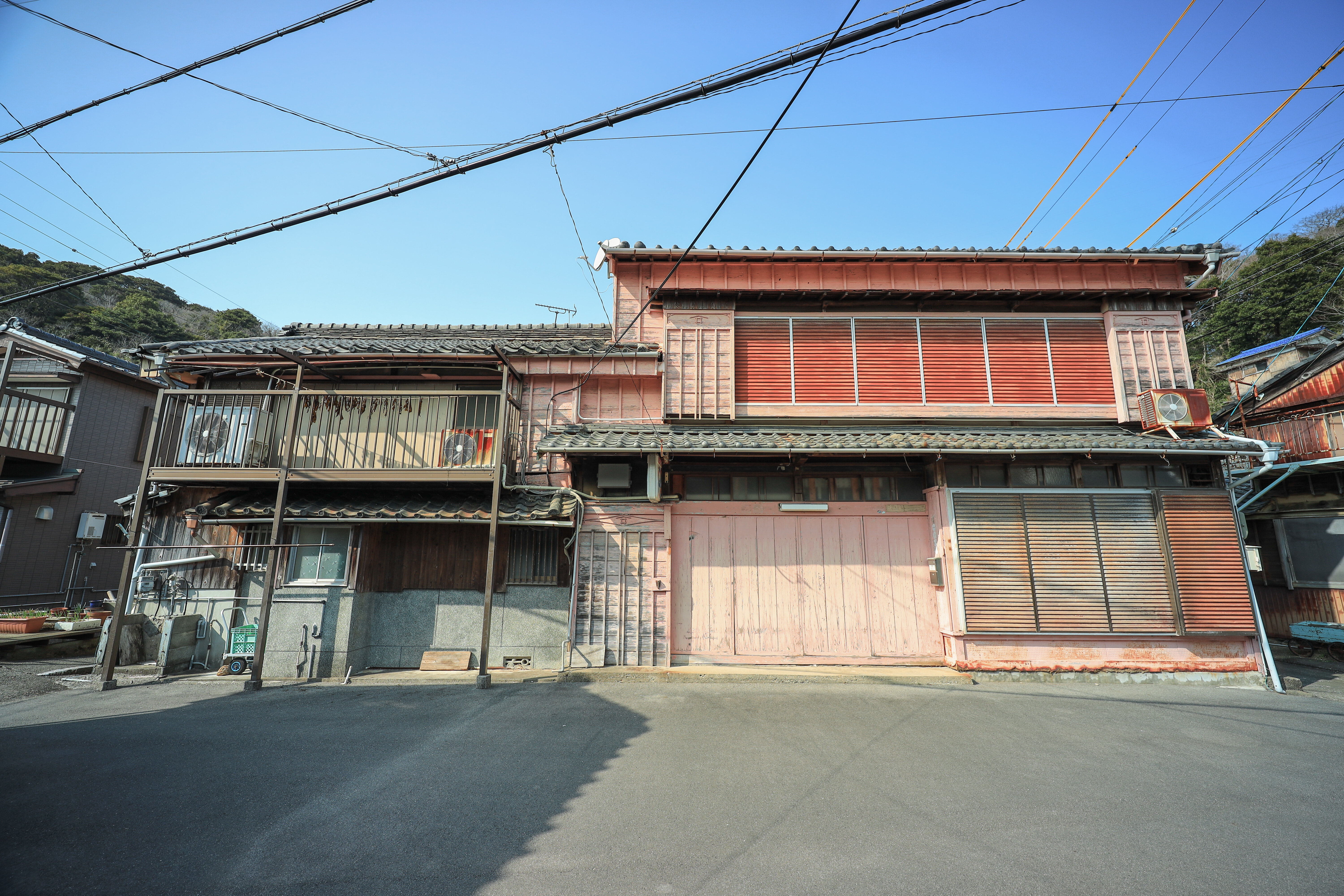 無料壁紙 隆さんの生家(村万商店)。PCとデスクトップ壁紙に最適な4K高画質の無料壁紙。三重県鳥羽市の坂手島で撮影したフリー写真素材