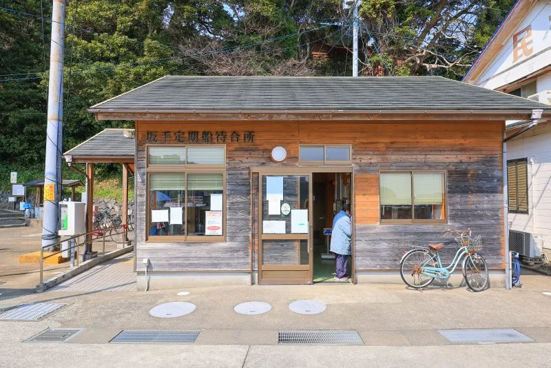 無料壁紙 坂手定期船待合所。PCとデスクトップ壁紙に最適な4K高画質の無料壁紙。三重県鳥羽市の坂手島で撮影したフリー写真素材