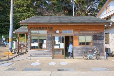 無料壁紙 坂手定期船待合所。PCとデスクトップ壁紙に最適な4K高画質の無料壁紙。三重県鳥羽市の坂手島で撮影したフリー写真素材