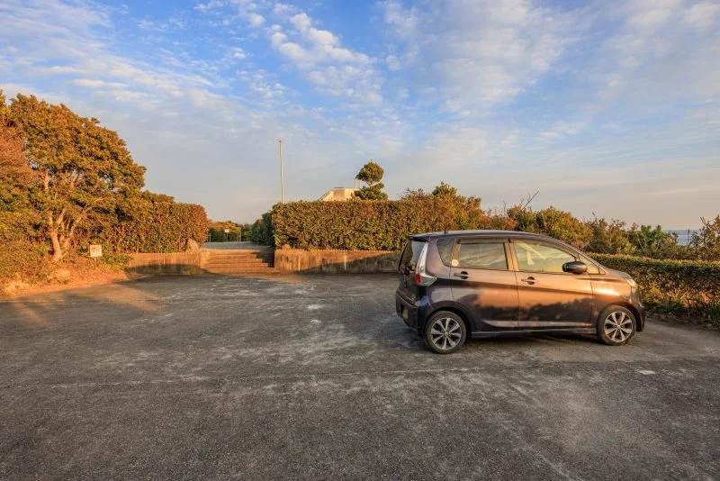 無料壁紙 菅崎園地の駐車場。PCとデスクトップ壁紙に最適な4K高画質の無料壁紙。三重県鳥羽市の菅崎園地（春雨展望台）で撮影したフリー写真素材