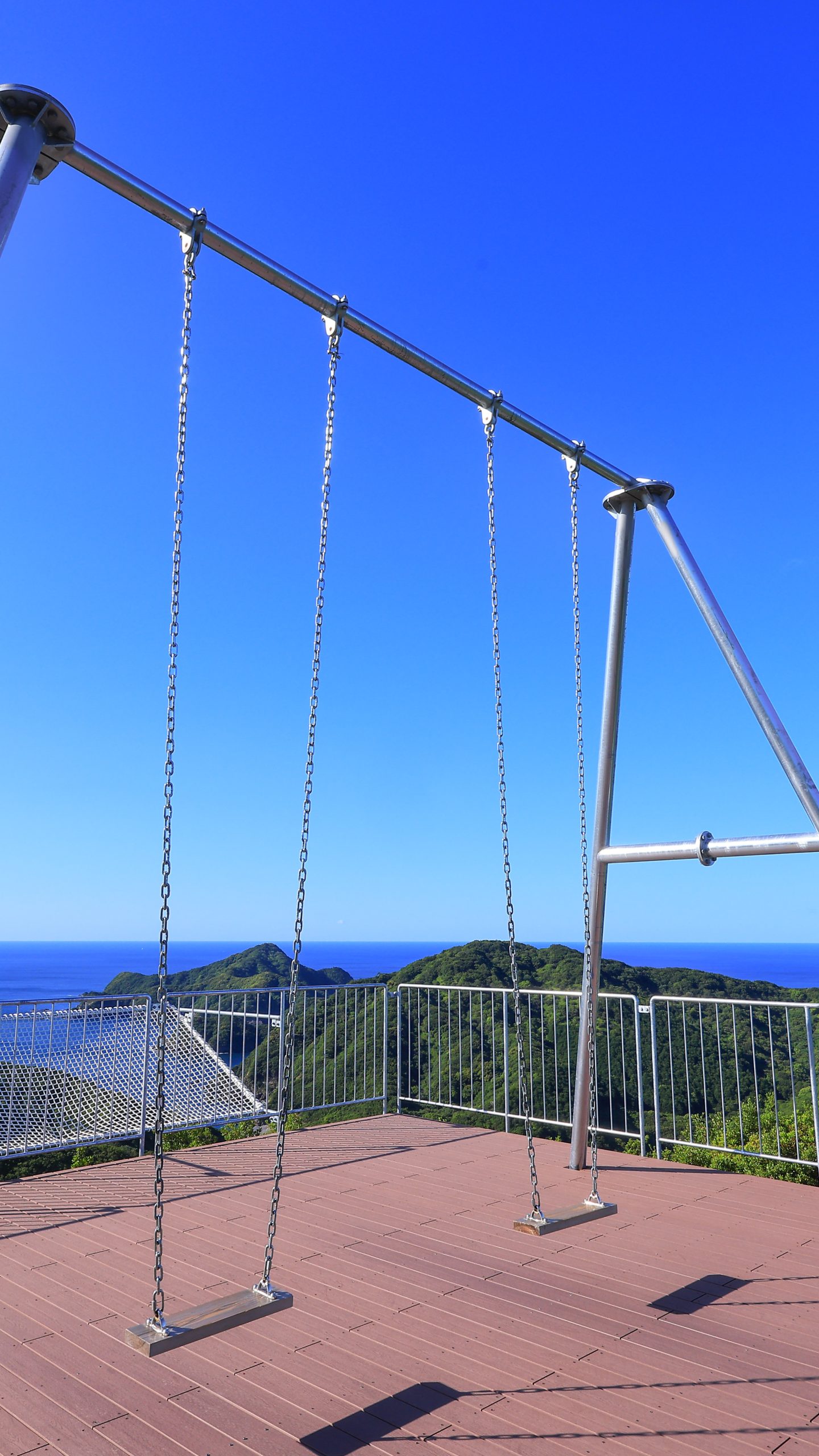 海を一望できるロケーション(三重県南伊勢町・たちばな展望台 天空のブランコ)