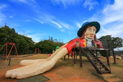 無料壁紙 ガリバーの遊具。PCとデスクトップ壁紙に最適な4K高画質の無料壁紙。三重県鳥羽市の鳥羽市民の森公園で撮影したフリー写真素材